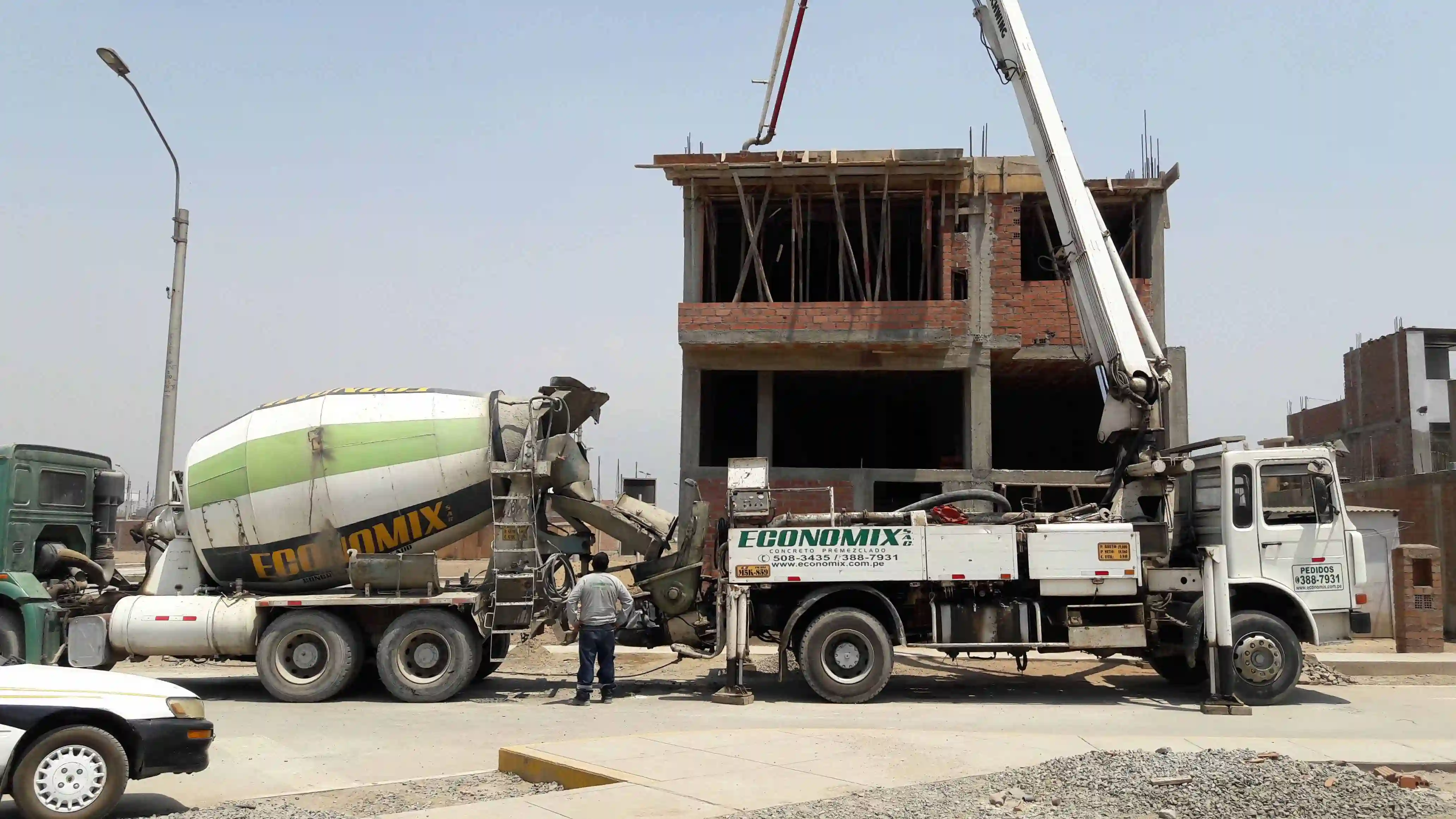 Construcción de viviendas modernas en Lima
